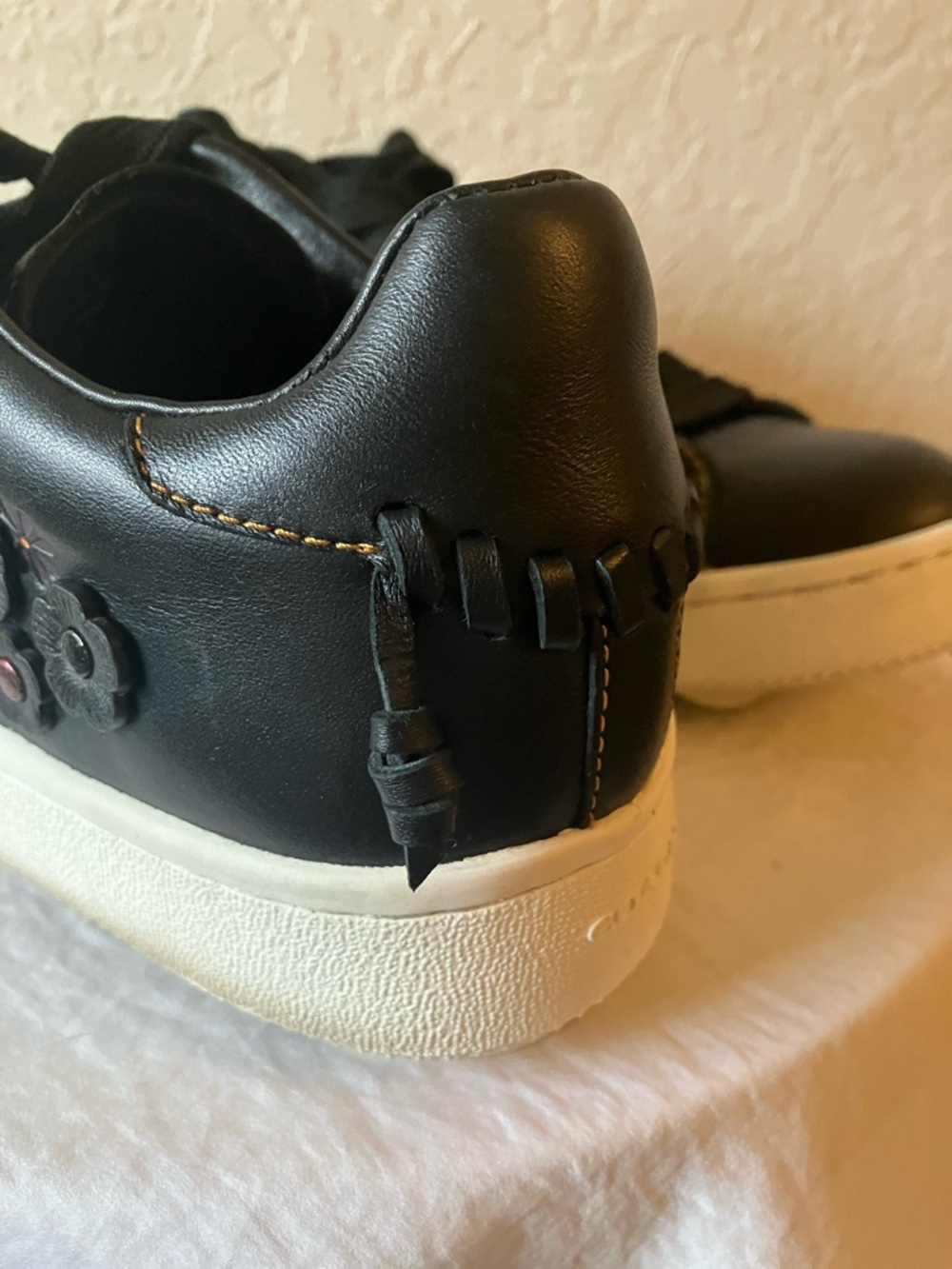 Coach: Black Leather (G1234) Tea Rose Floral Appliqué Sneakers- IOB- 8.5 - Picture 5 of 16